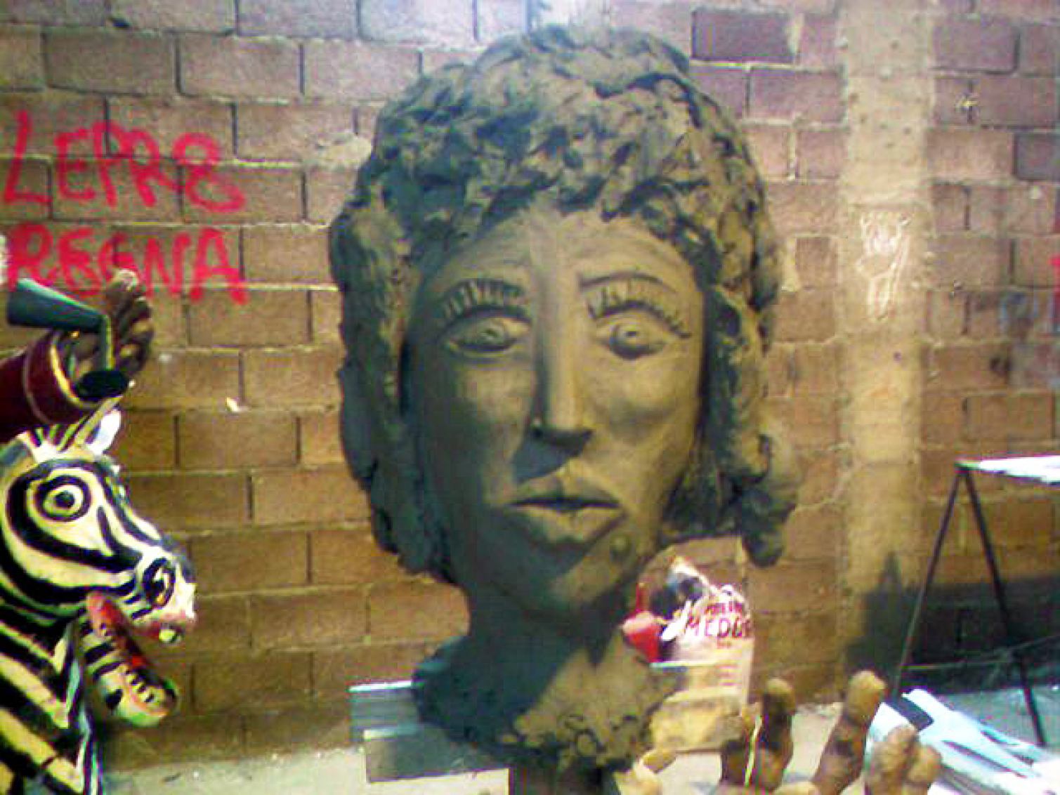 volto per lavorazione in cartapesta per il carnevale Aquesiano 50x75x60 cm creta
