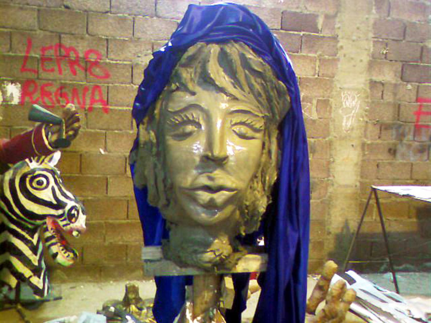 volto per lavorazione in cartapesta per il carnevale Aquesiano 50x75x60 cm creta